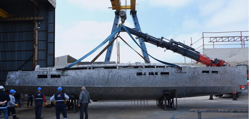 Aura 57 Sailboat, hull constructions, turns up